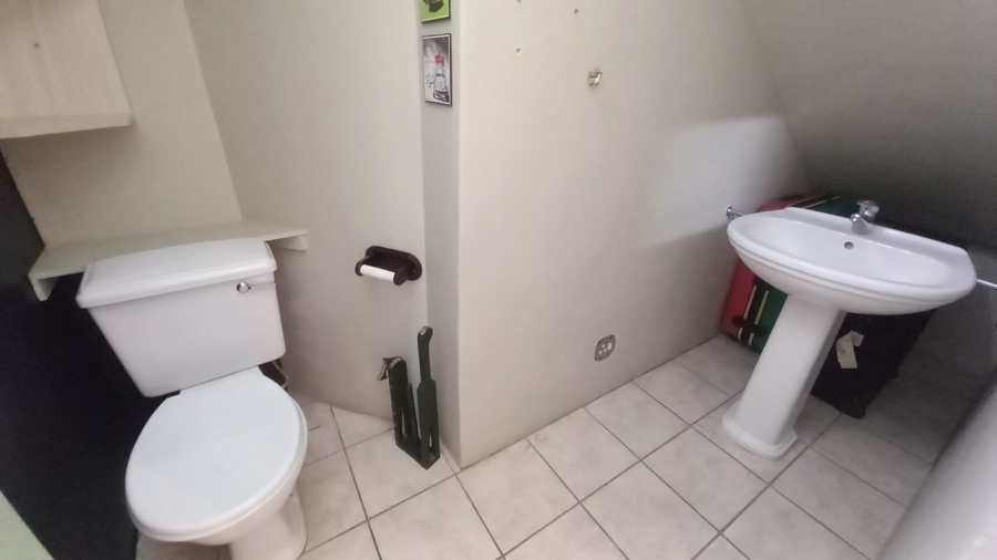 4 Bedroom Property for Sale in Wavecrest Eastern Cape